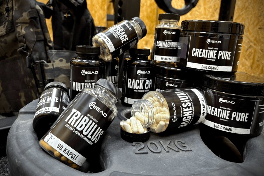 Doplnky stravy Rigad – športová výživa a doplnky stravy pre aktívny režim a posilňovanie, prehľad balení a foriem užívania. Foto: Rigad
