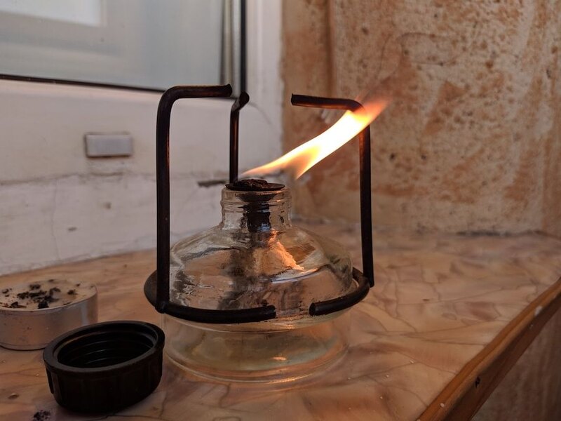 Horiaca petrolejová lampa