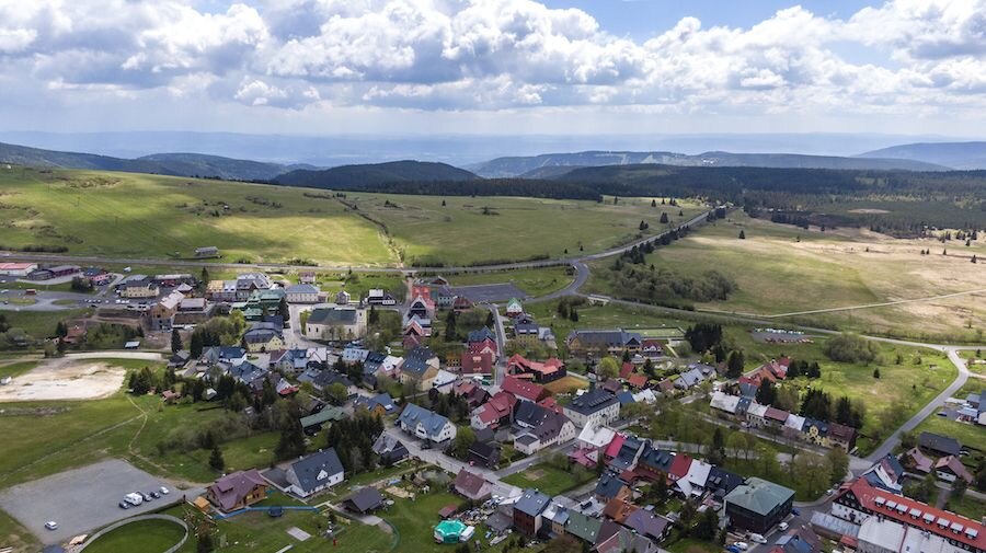 Záber na mesto Boží dar