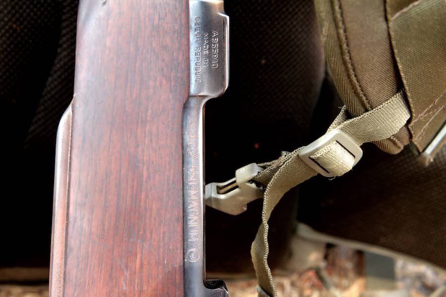 Detail zbrane CZ550 magnum a batohu